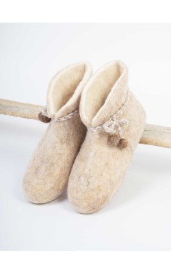 Ankle booties/ Ecru with balls Ankle booties/ Ecru with balls