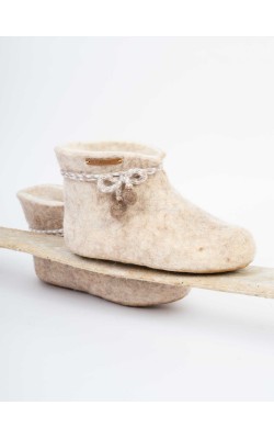 Ankle booties/ Ecru with balls